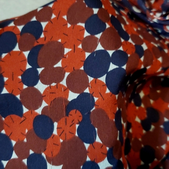 Diane Von Furstenberg 100% silk sleeveless top. Scarf. Red, navy blue. Size M. - Picture 10 of 14